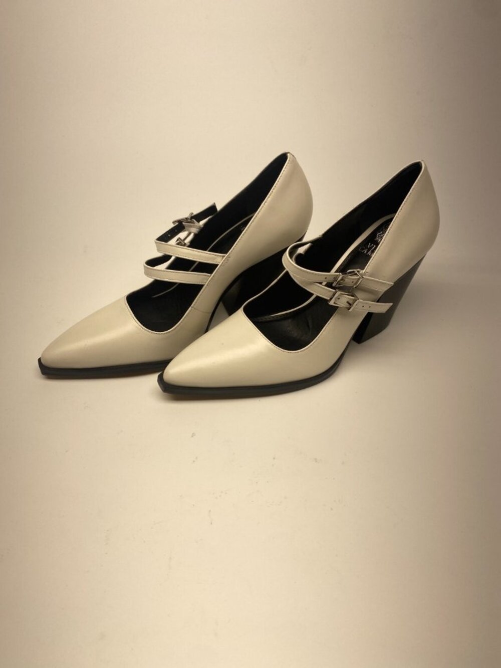 Vince Camuto Womens Gessyca White Double Buckle Pointed Pump Heel Sz 8
